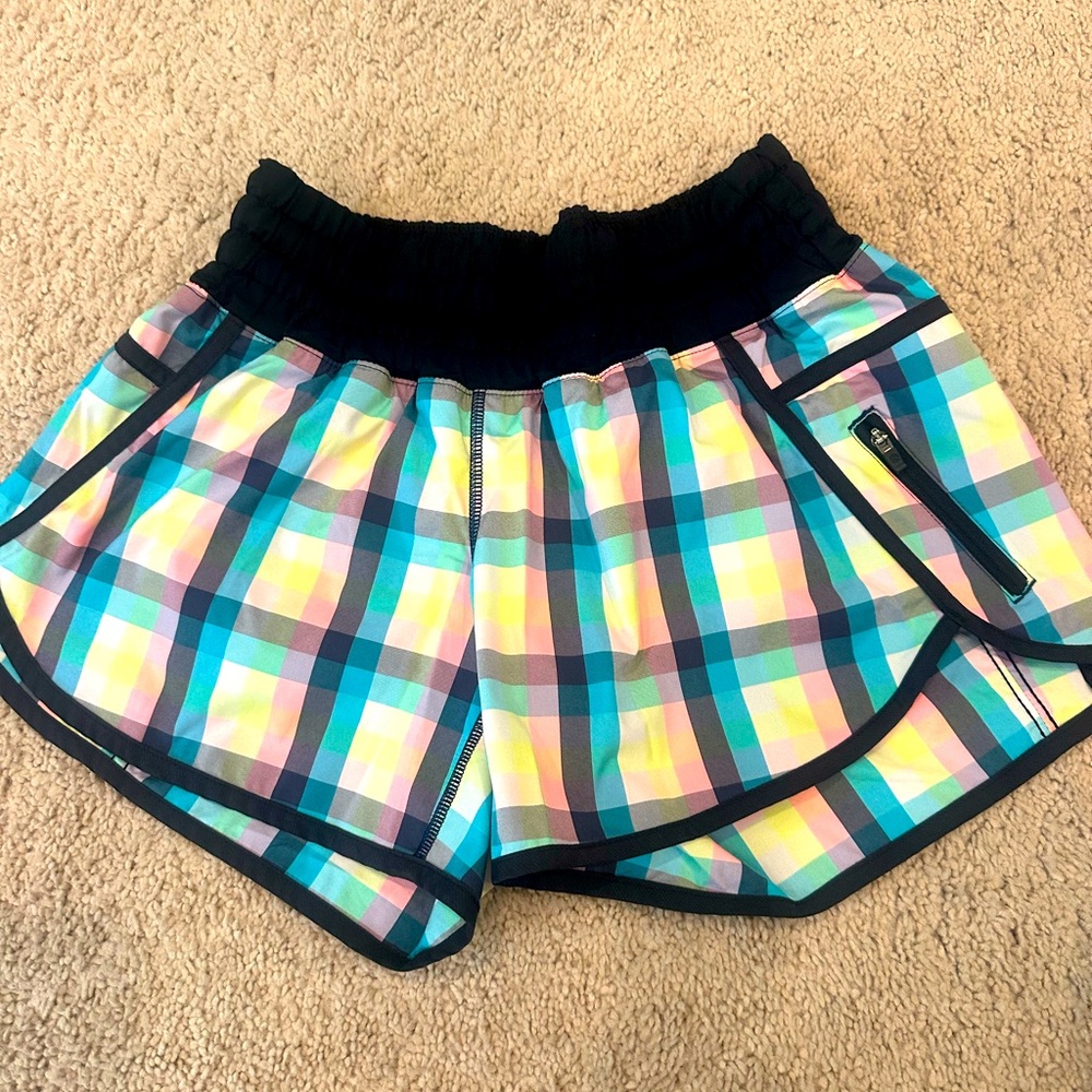 Lululemon plaid tracker shorts size 6
